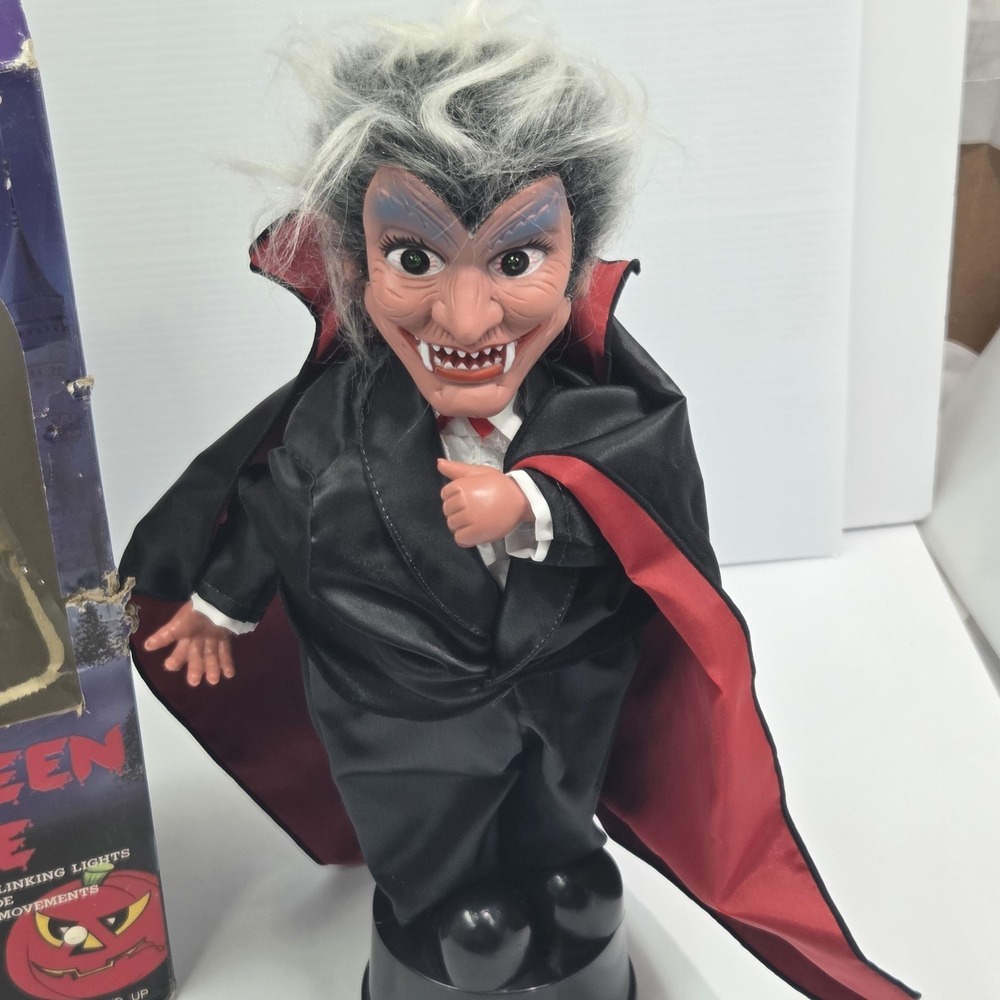 VTG 1988 Funny Toys Corp Dracula Vampire Halloween Figure Light Sound No Motion